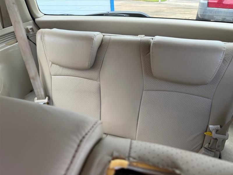 Toyota Highlander V6 2WD with 3rd-Row Seat 2004