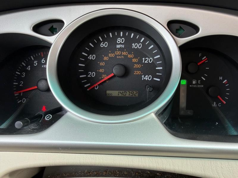 Toyota Highlander V6 2WD with 3rd-Row Seat 2004