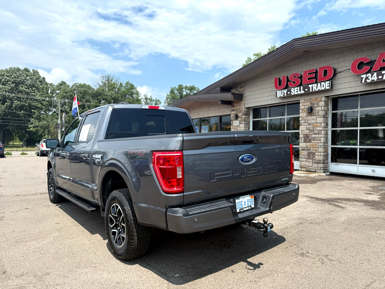 2023 Ford F-150 XLT photo 2