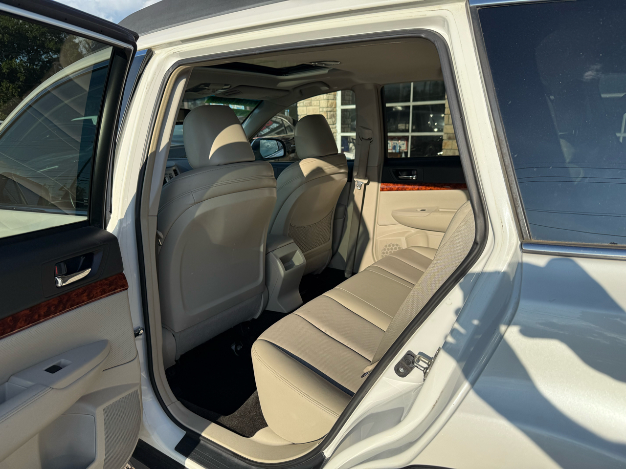 2012 Subaru Outback 2.5i Limited photo 11