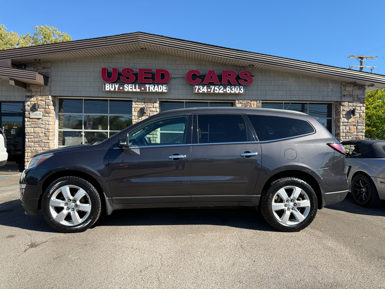 2016 Chevrolet Traverse 1LT photo 2