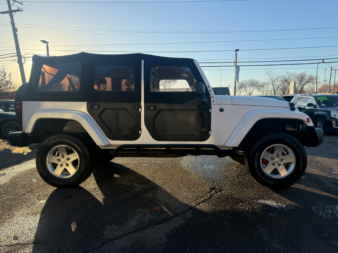 2015 Jeep Wrangler Unlimited Sahara photo 2