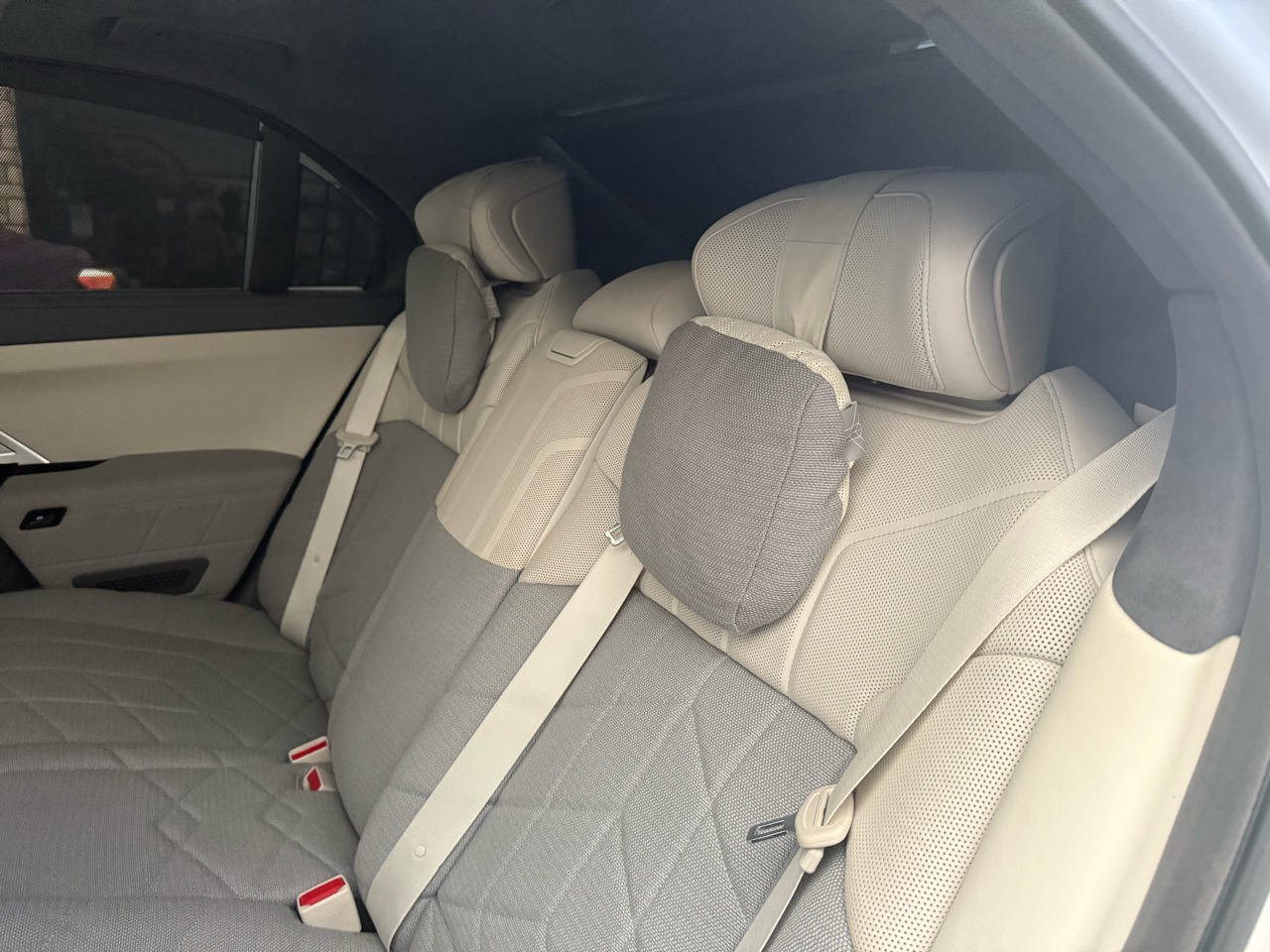 BMW 7-Series 760i xDrive 2023