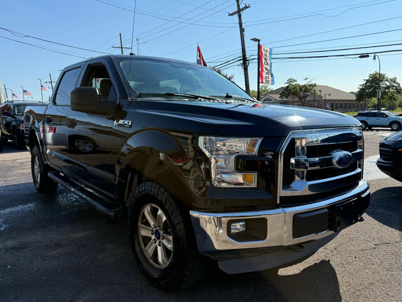 Ford F-150 XLT SuperCrew Short Bed 4WD 2017