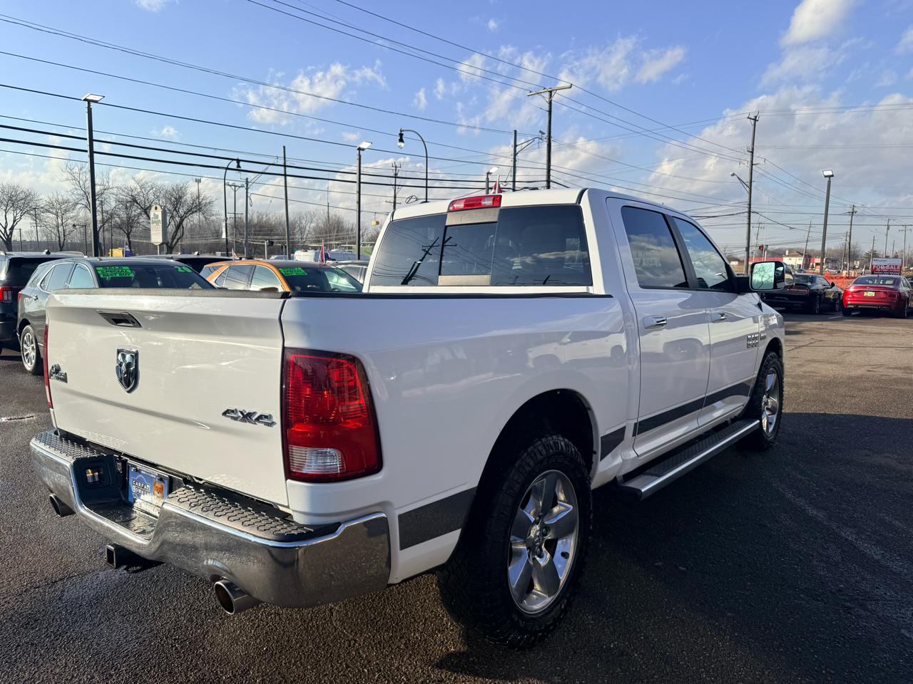 RAM 1500 SLT Crew Cab SWB 4WD 2015