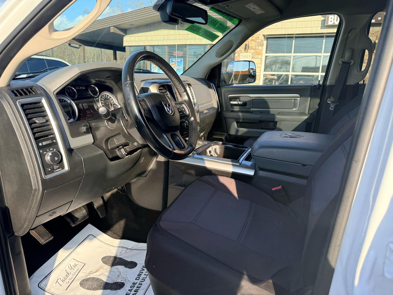 RAM 1500 SLT Crew Cab SWB 4WD 2015