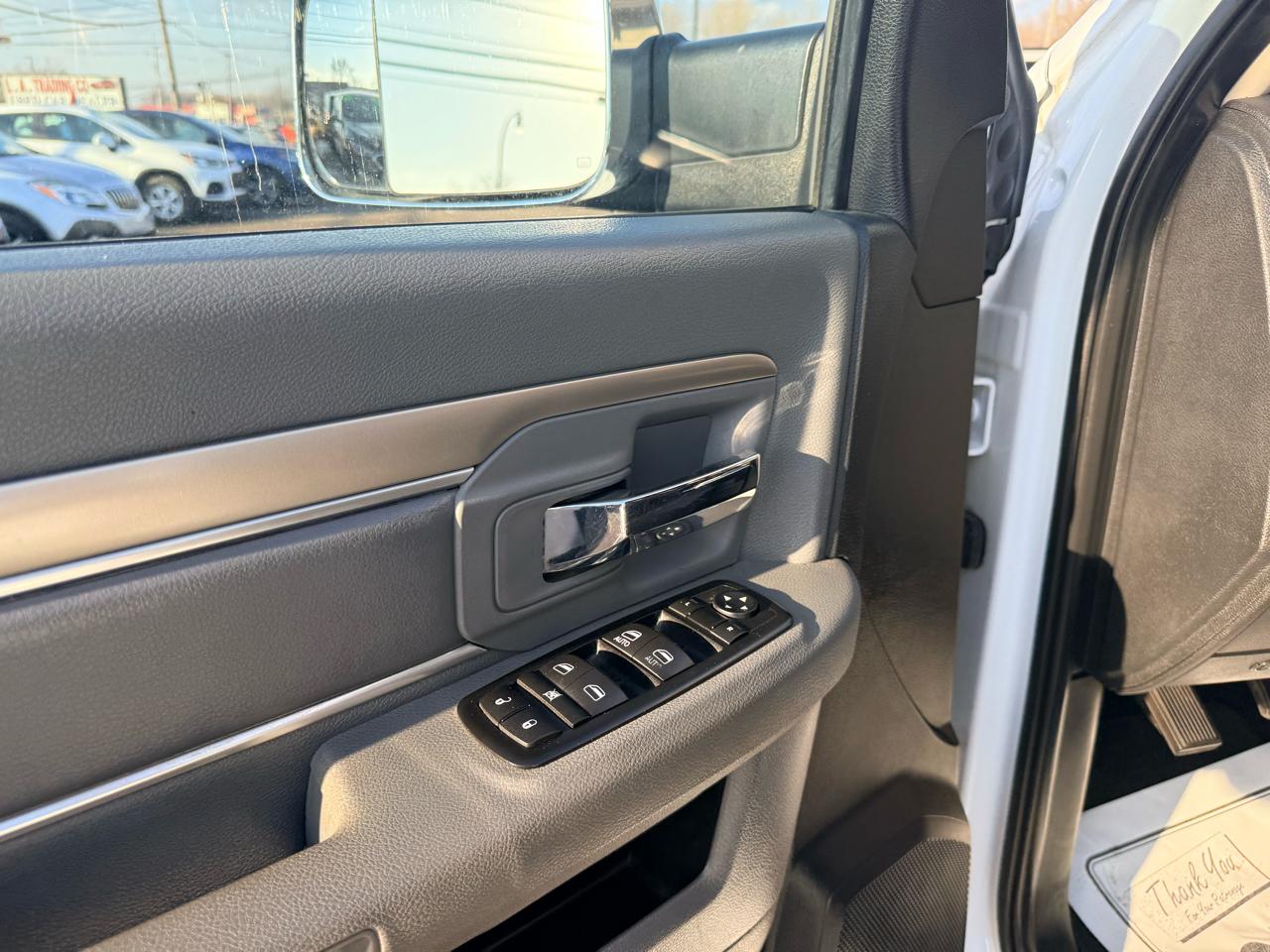 RAM 1500 SLT Crew Cab SWB 4WD 2015