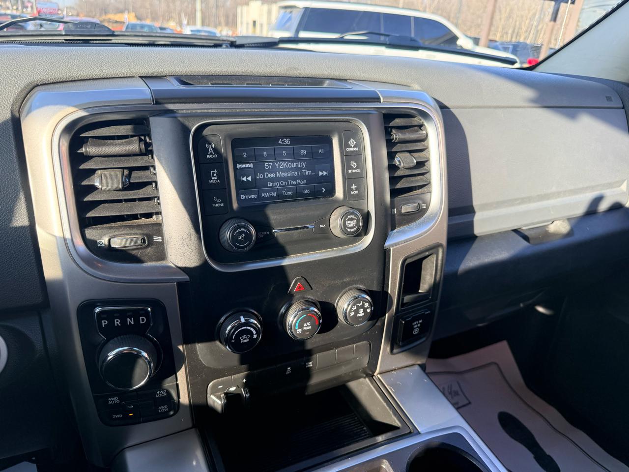 RAM 1500 SLT Crew Cab SWB 4WD 2015