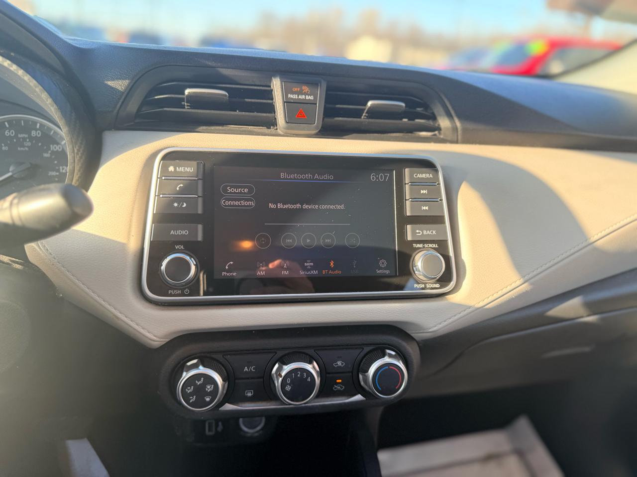 Nissan Versa SV 2021