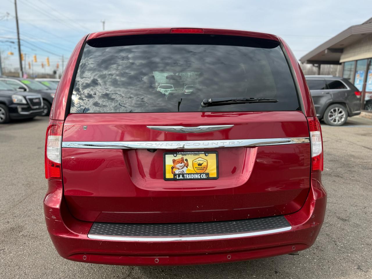 Chrysler Town & Country Touring-L 2012
