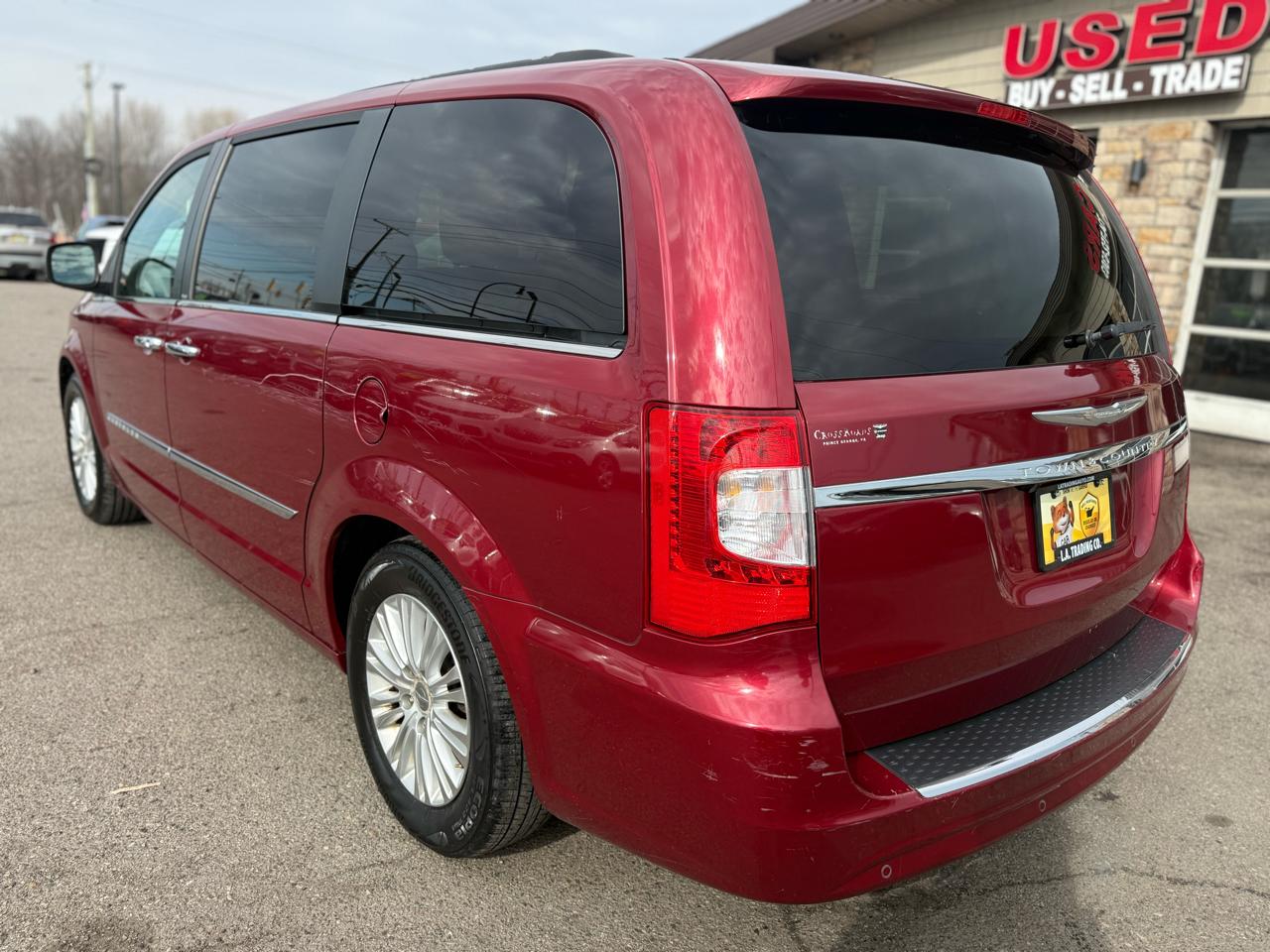 Chrysler Town & Country Touring-L 2012