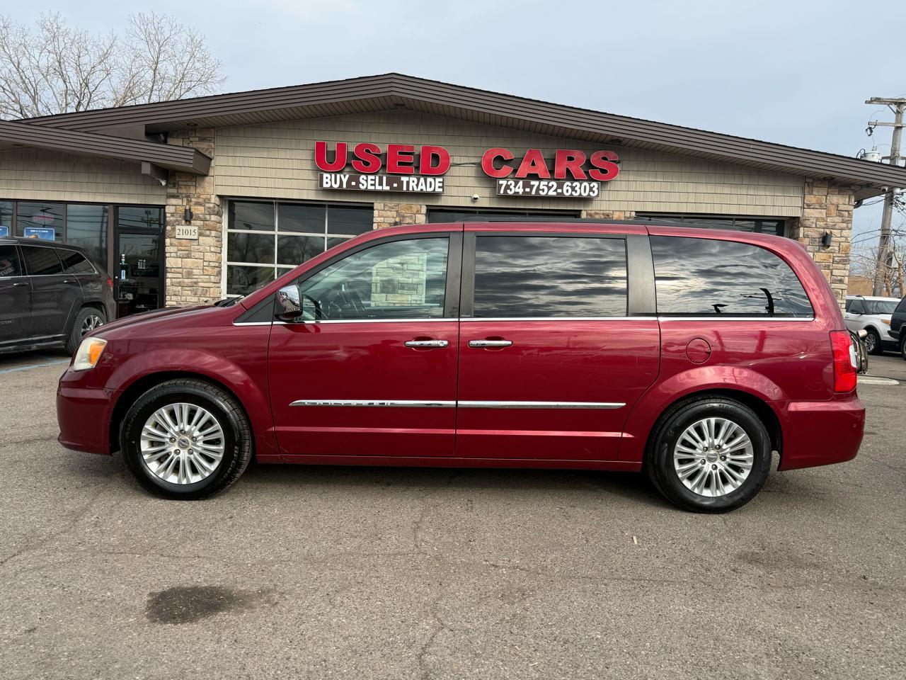 Chrysler Town & Country Touring-L 2012