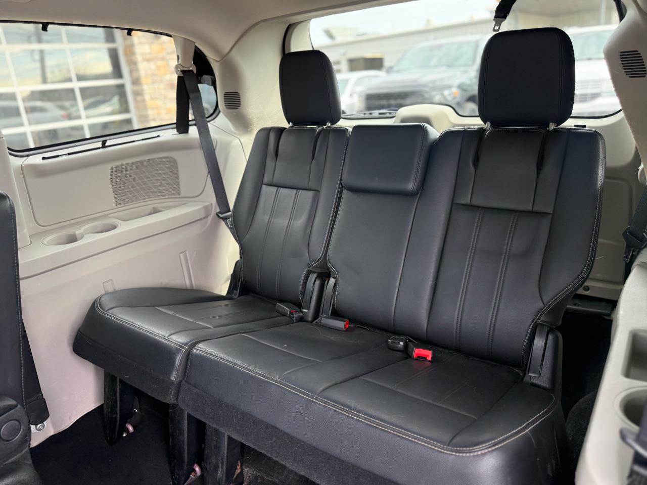 Chrysler Town & Country Touring-L 2012