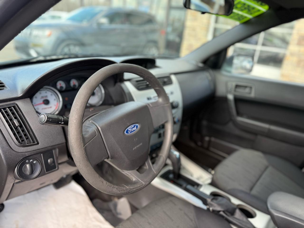 Ford Focus SE Sedan 2011