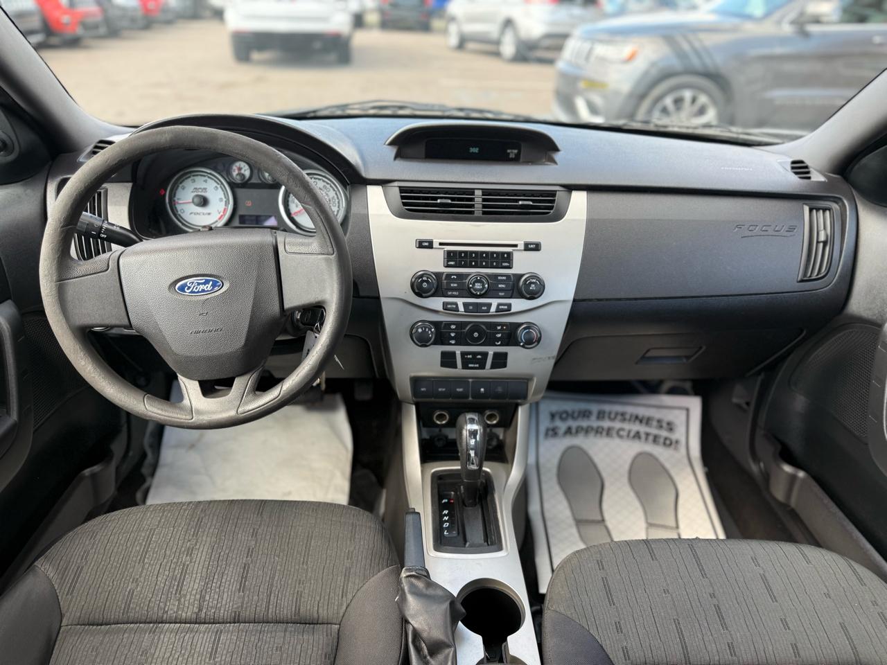 Ford Focus SE Sedan 2011