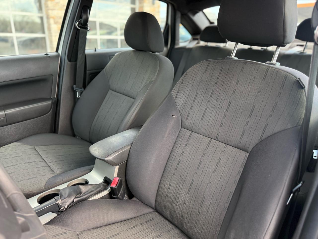 Ford Focus SE Sedan 2011