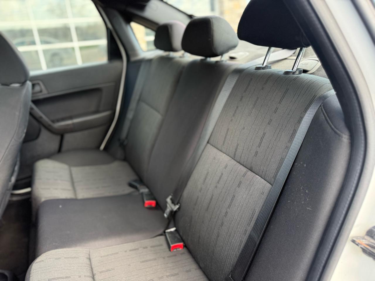 Ford Focus SE Sedan 2011