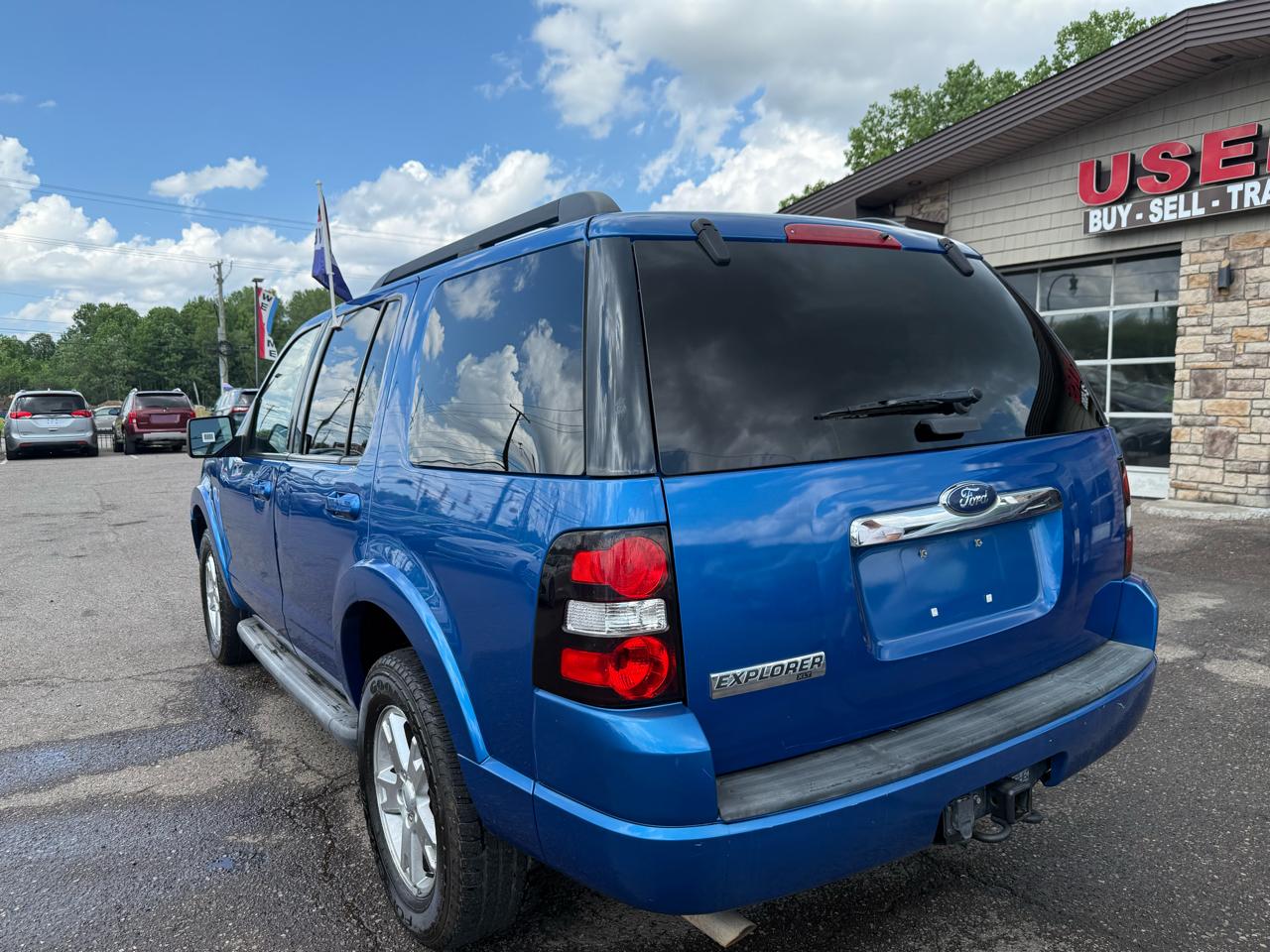 Ford Explorer XLT 4.0L 2WD 2010