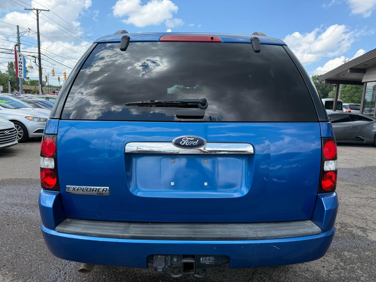 Ford Explorer XLT 4.0L 2WD 2010