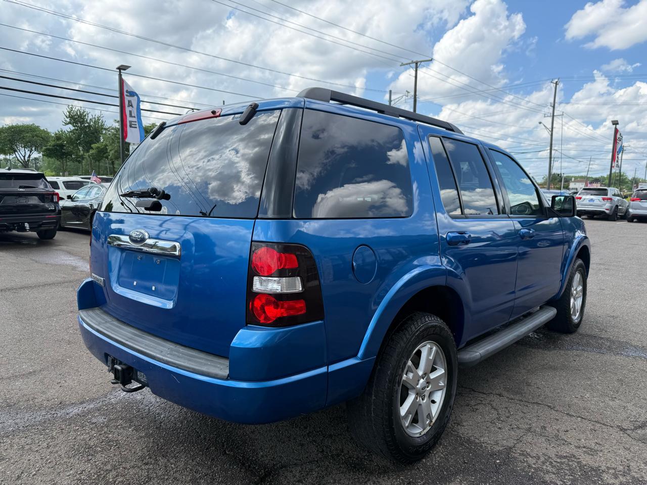 Ford Explorer XLT 4.0L 2WD 2010
