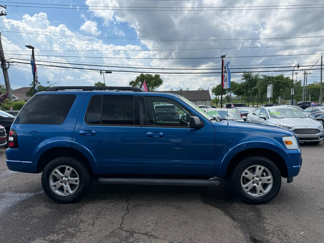 Ford Explorer XLT 4.0L 2WD 2010