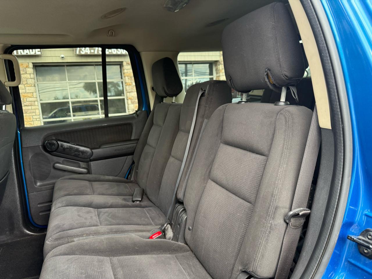 Ford Explorer XLT 4.0L 2WD 2010