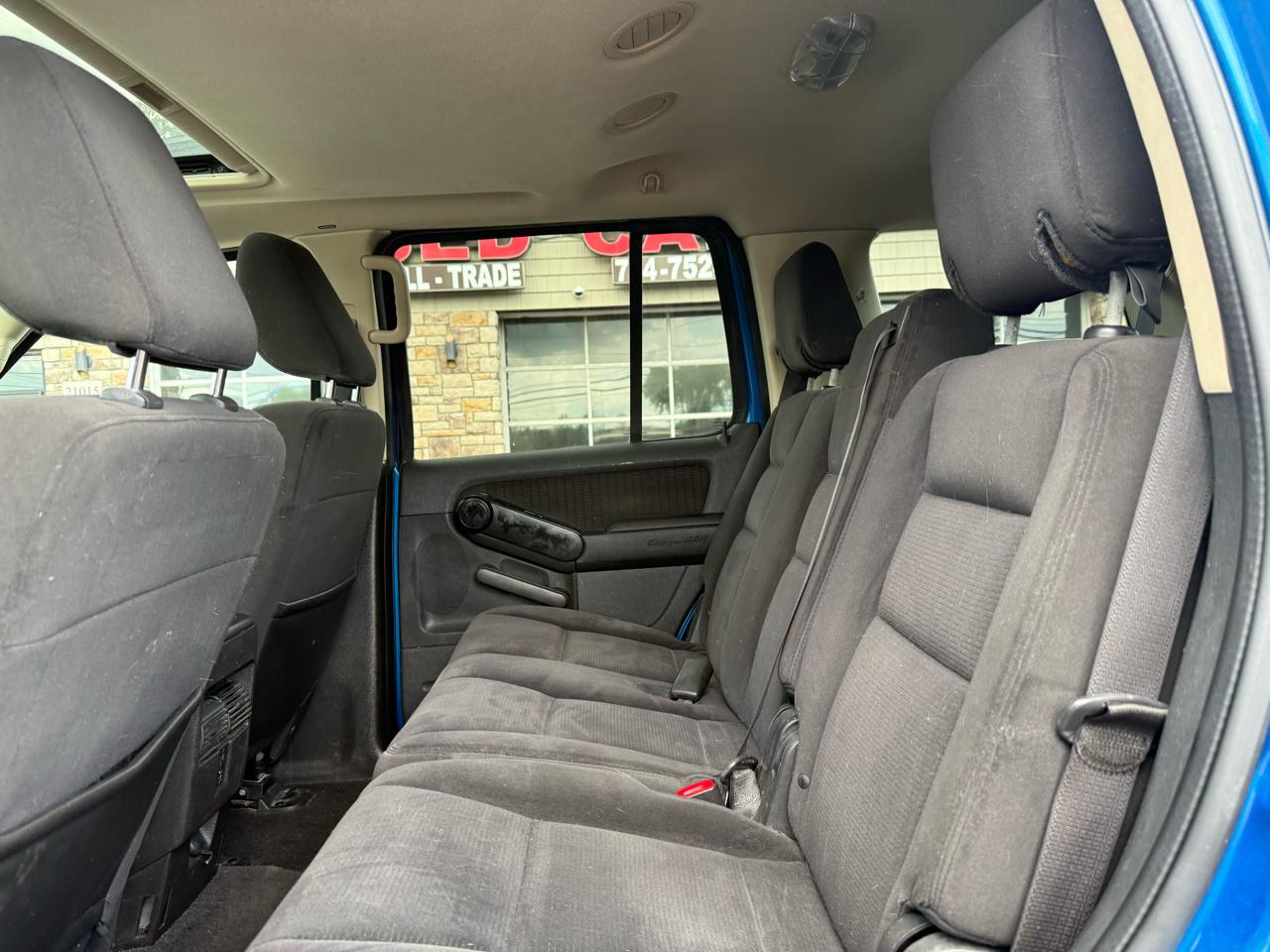 Ford Explorer XLT 4.0L 2WD 2010