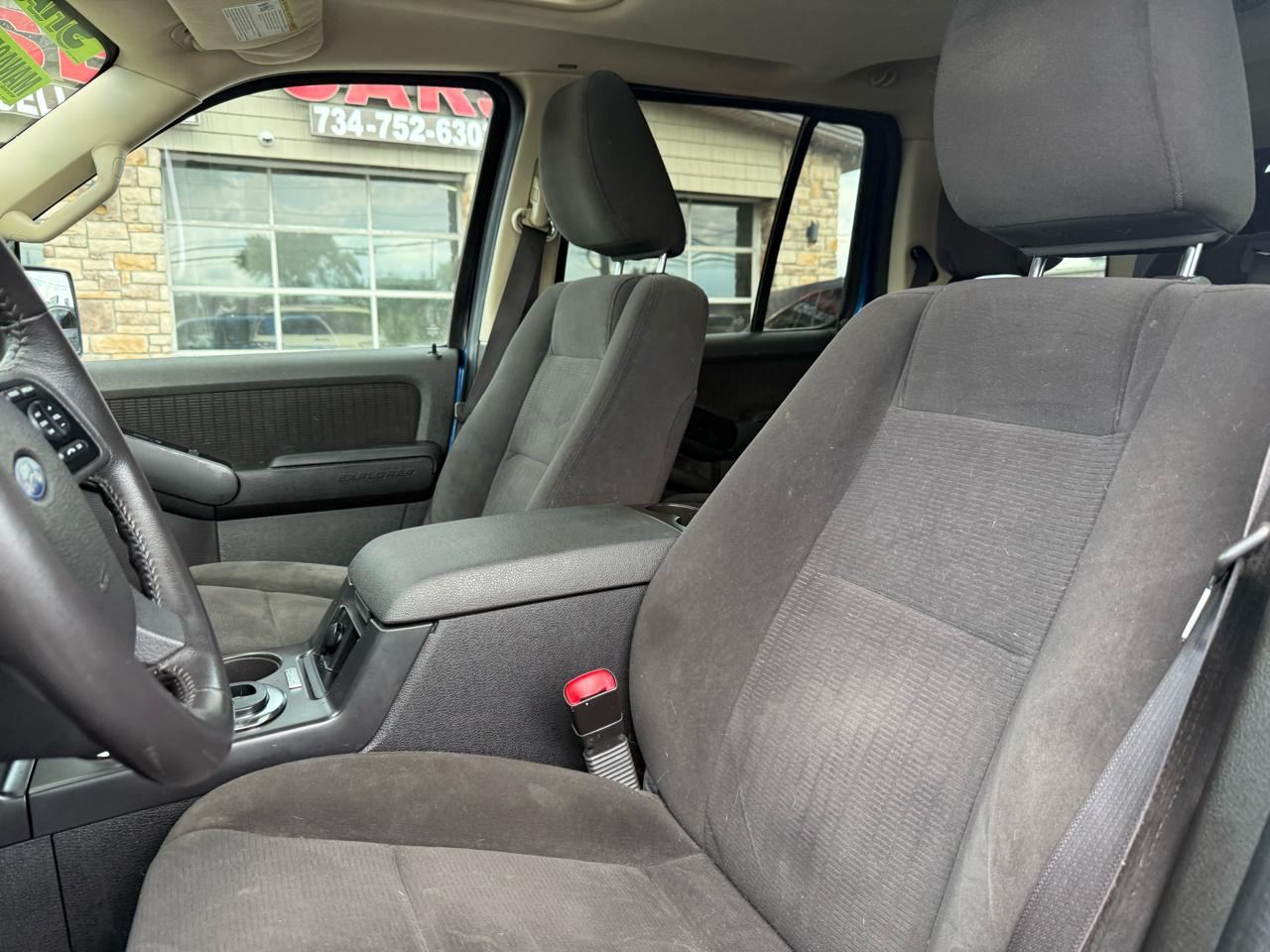Ford Explorer XLT 4.0L 2WD 2010