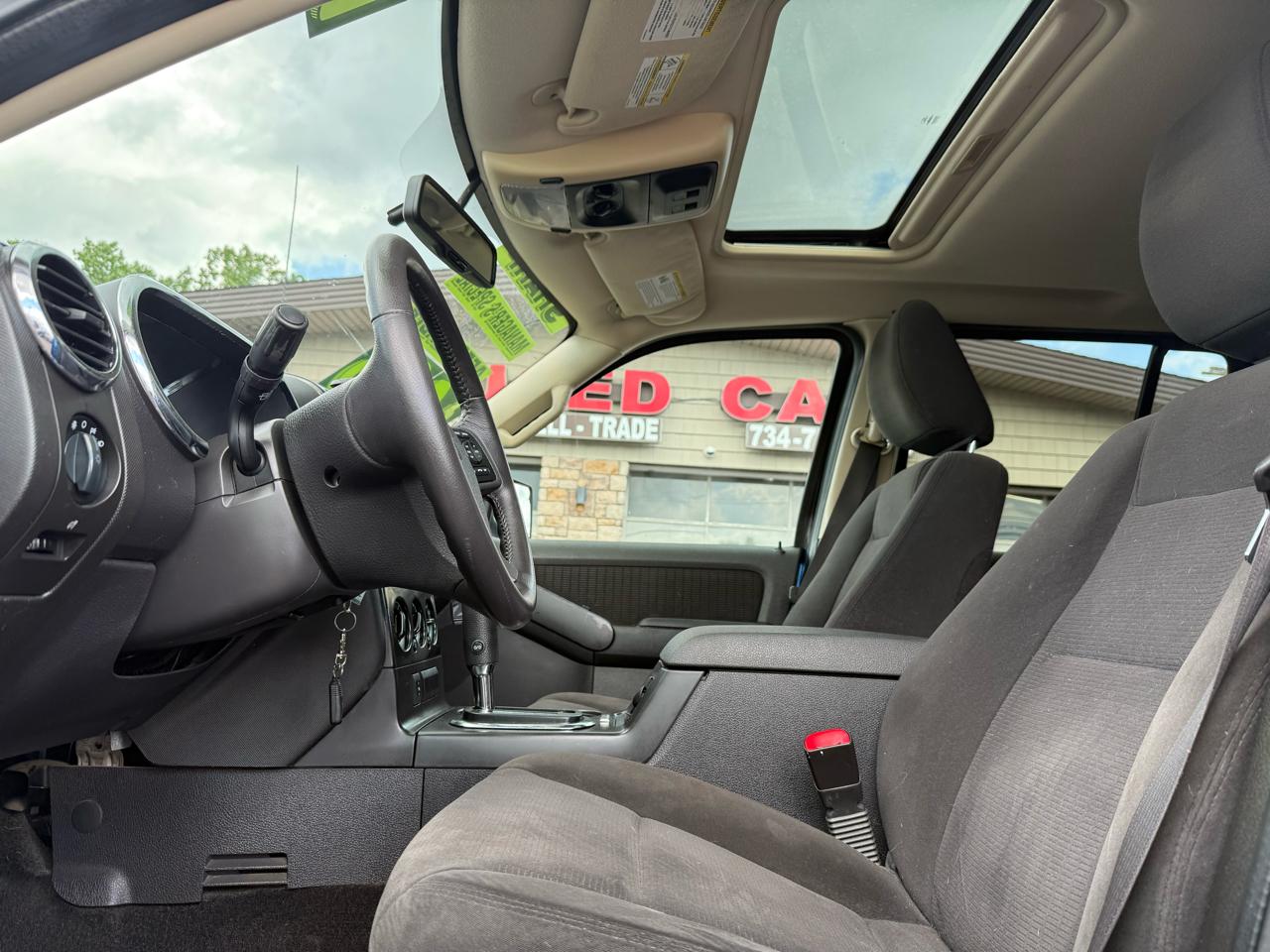 Ford Explorer XLT 4.0L 2WD 2010
