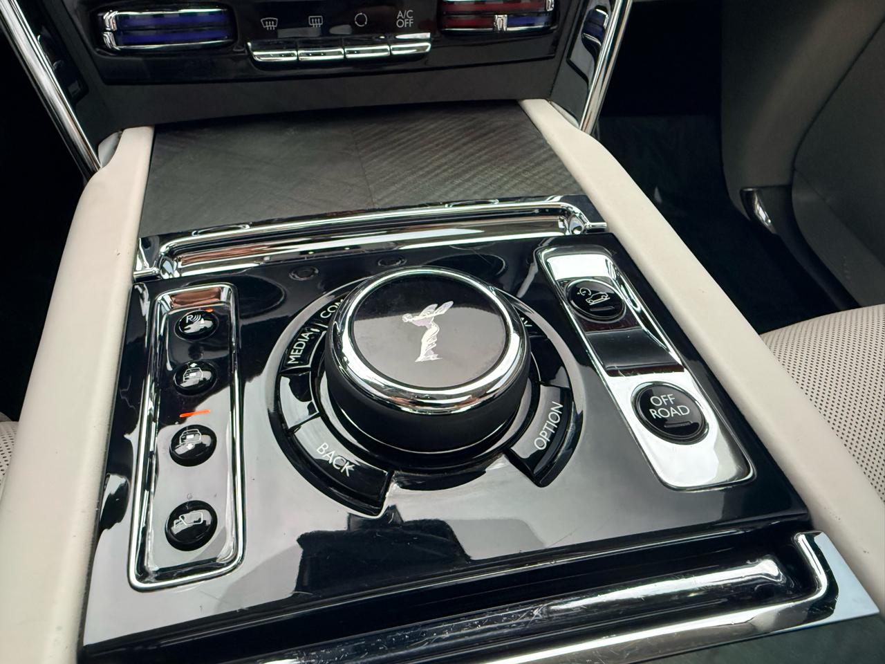 Rolls-Royce Cullinan Base 2020