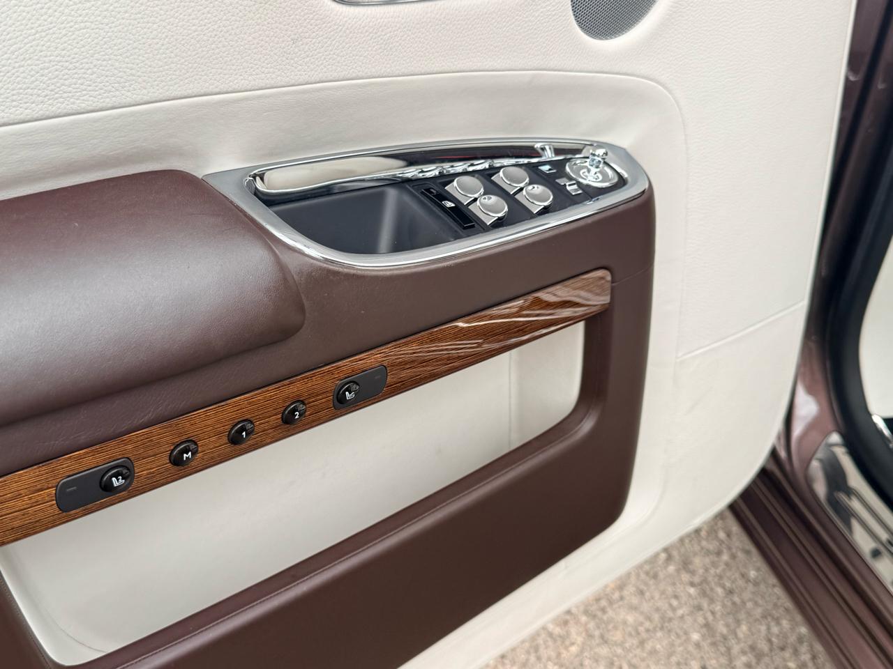 Rolls-Royce Ghost Sedan 2012