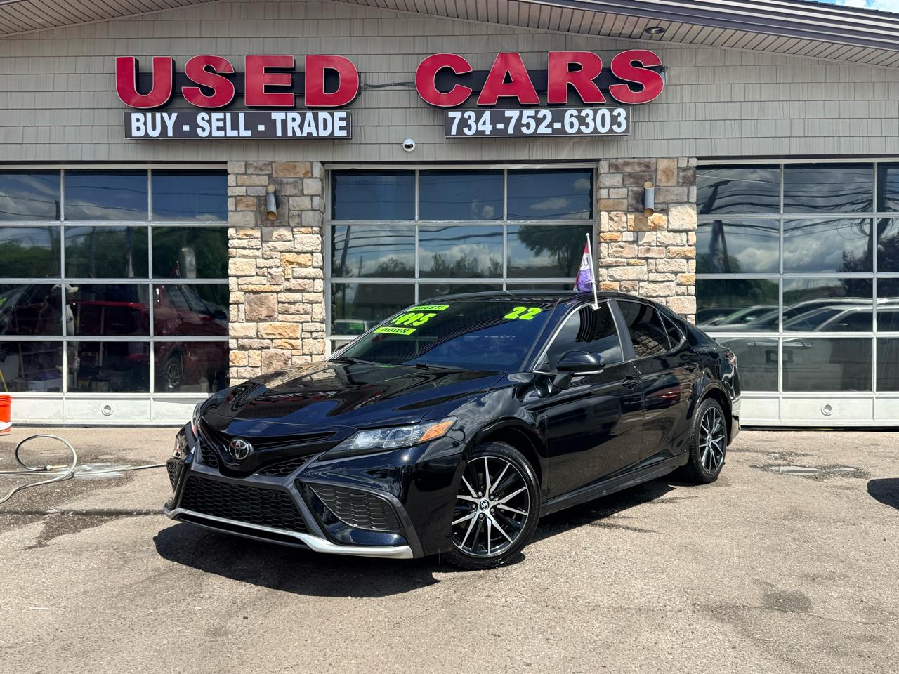 Toyota Camry SE 2022