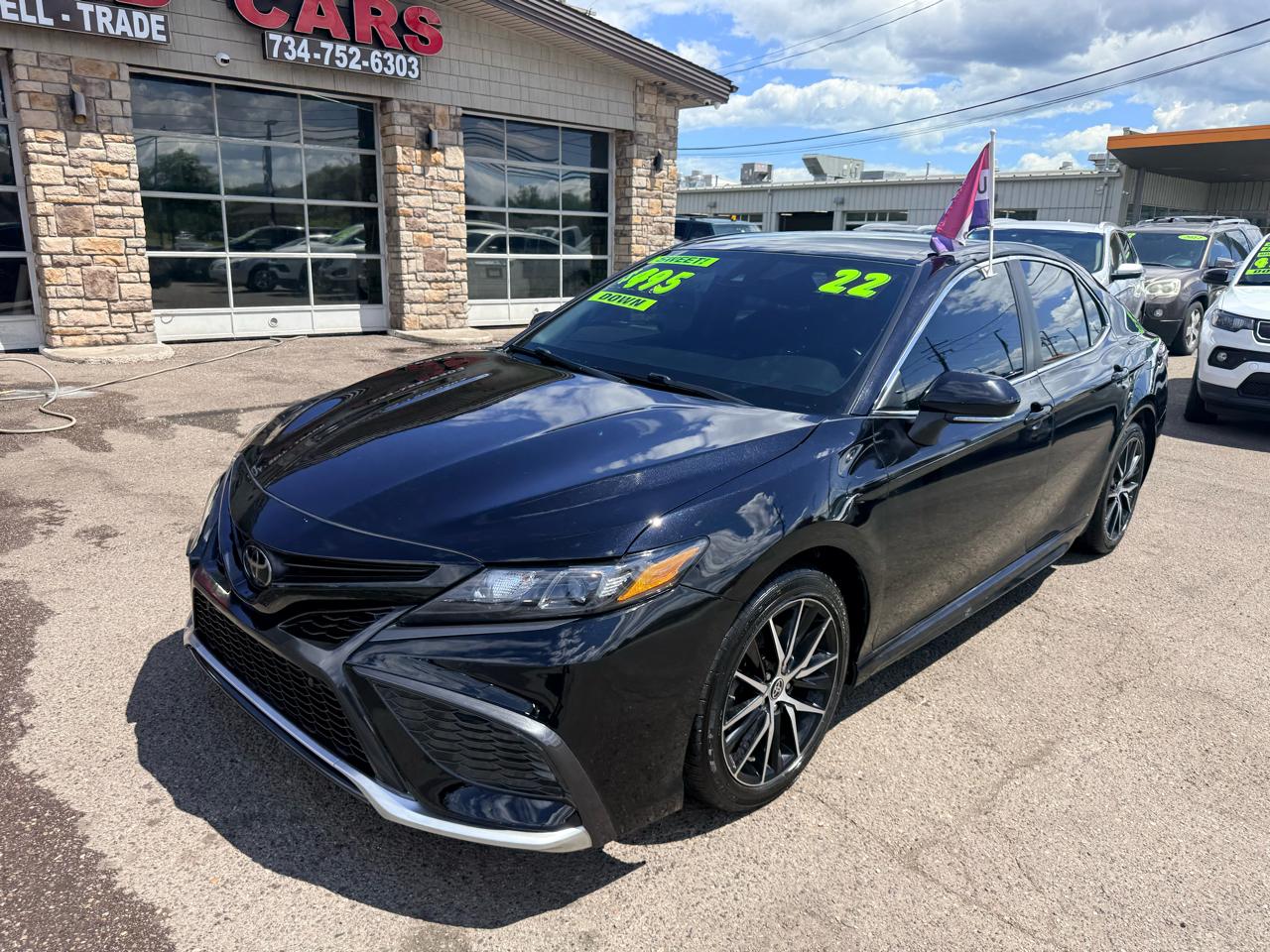 Toyota Camry SE 2022