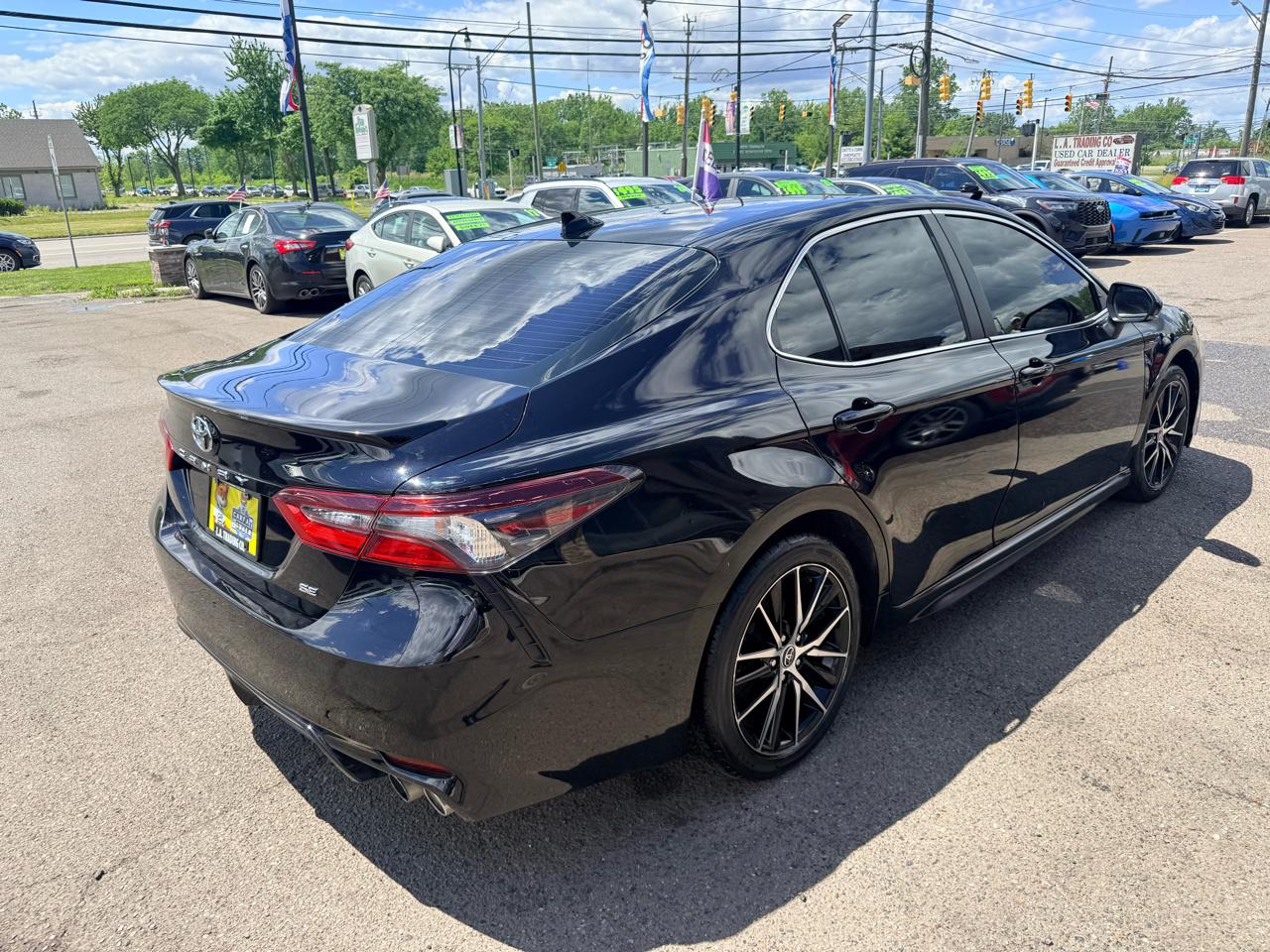 Toyota Camry SE 2022