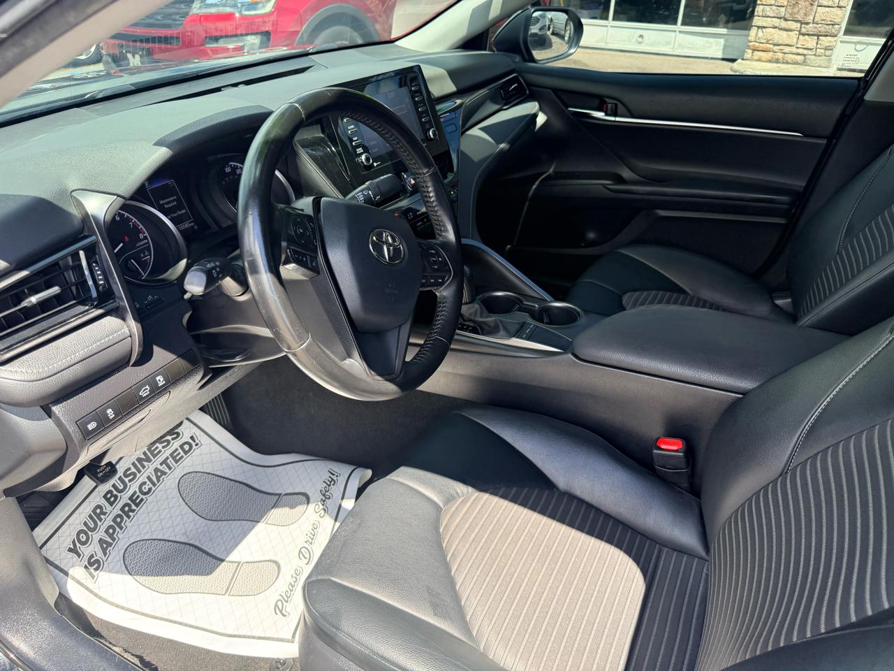 Toyota Camry SE 2022