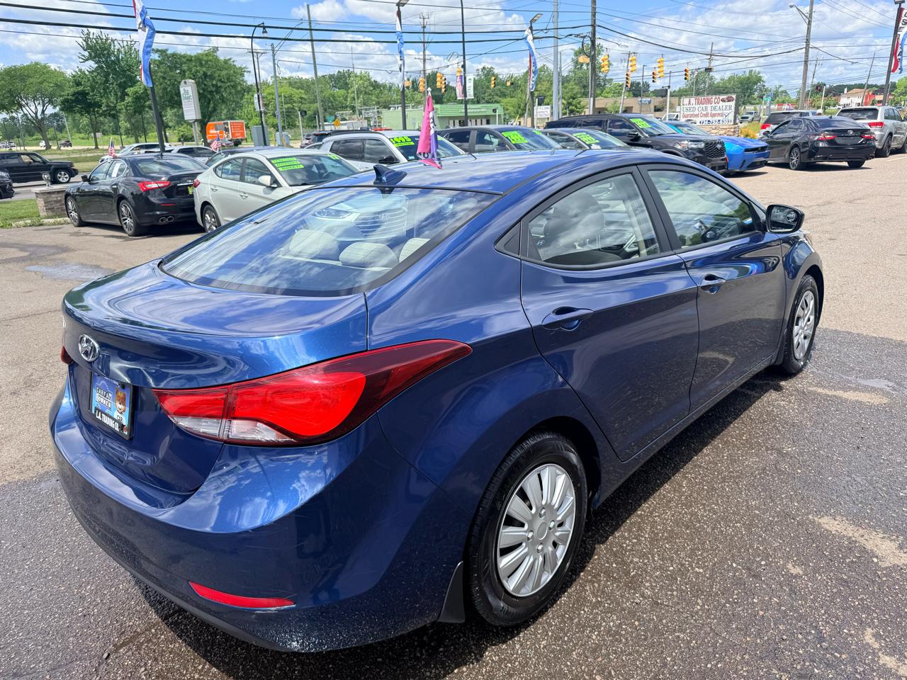 Hyundai Elantra SE 6AT 2016