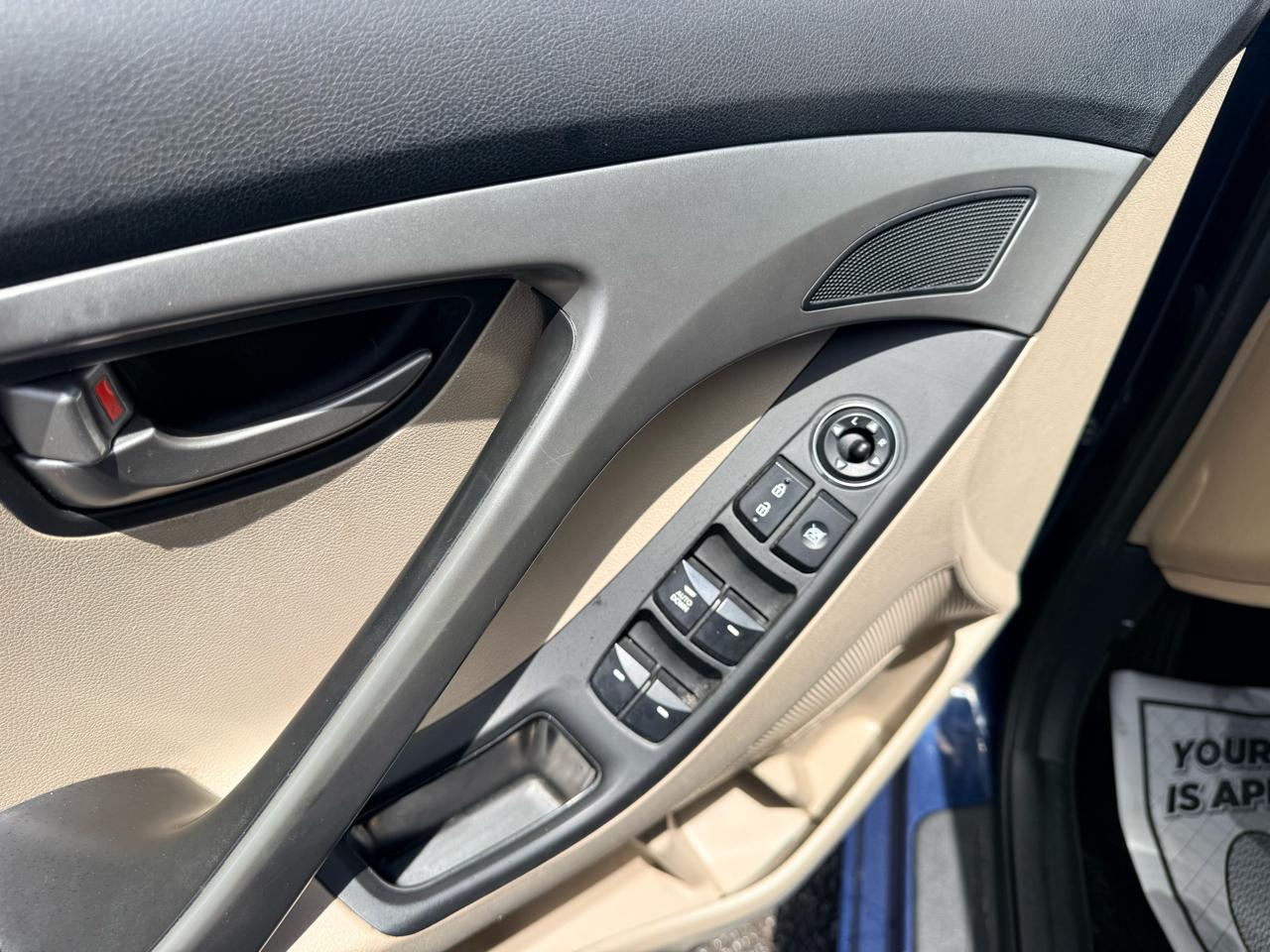 Hyundai Elantra SE 6AT 2016