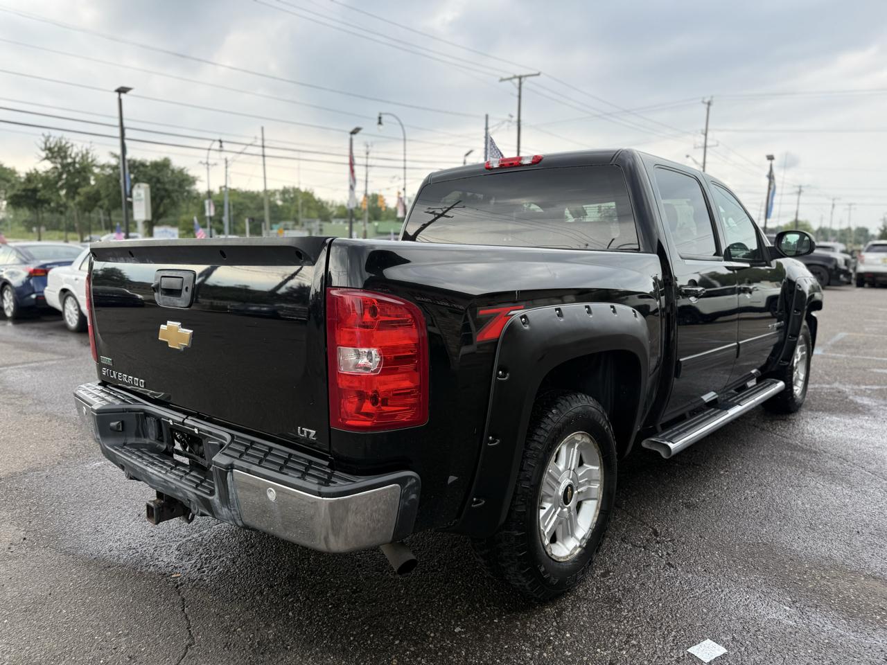 Chevrolet Silverado 1500 LTZ Crew Cab 4WD 2011