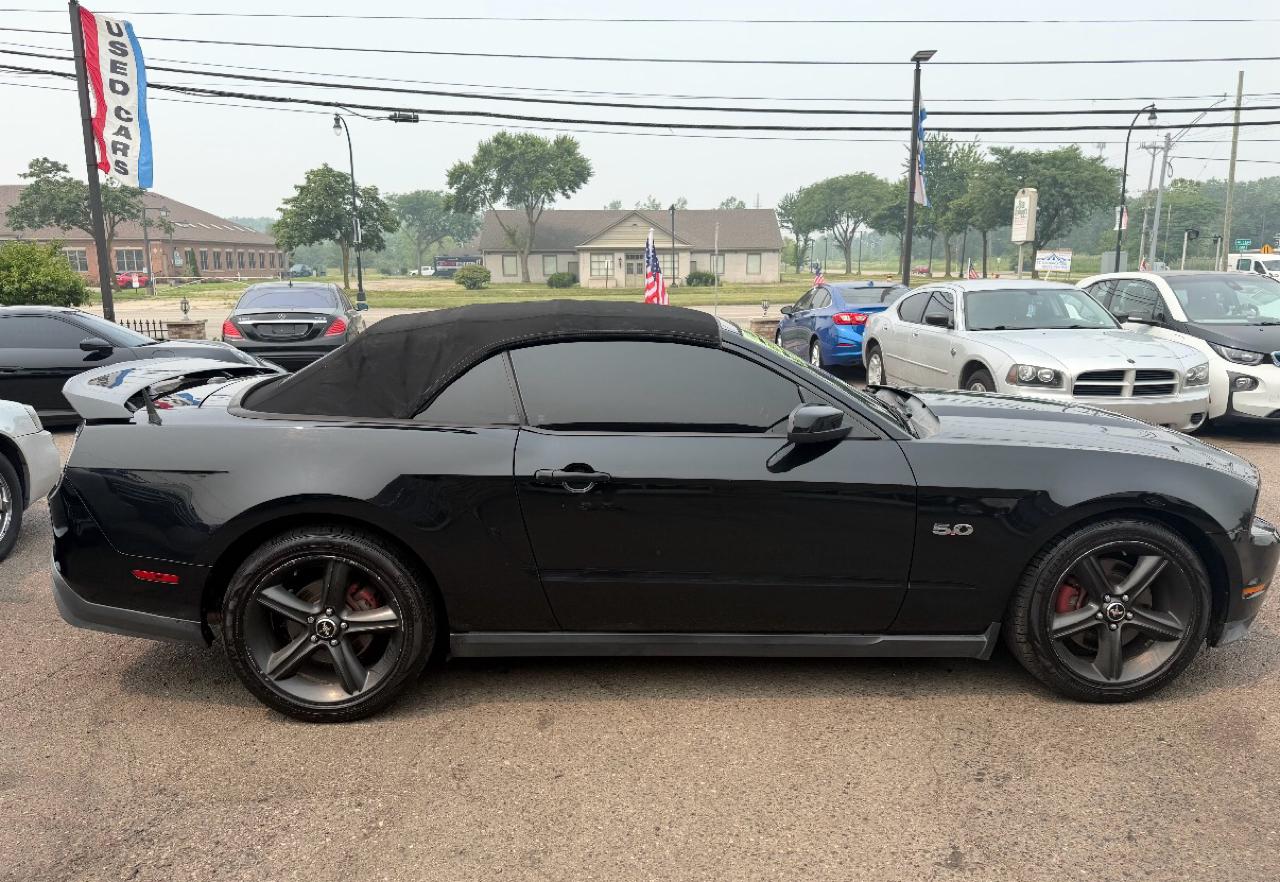 Ford Mustang GT convertible 2011