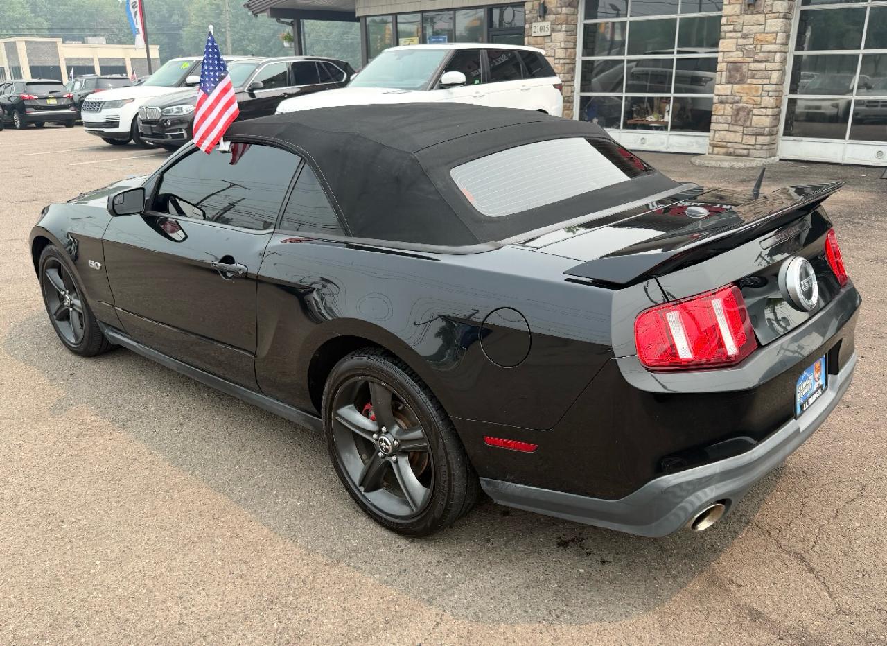 Ford Mustang GT convertible 2011