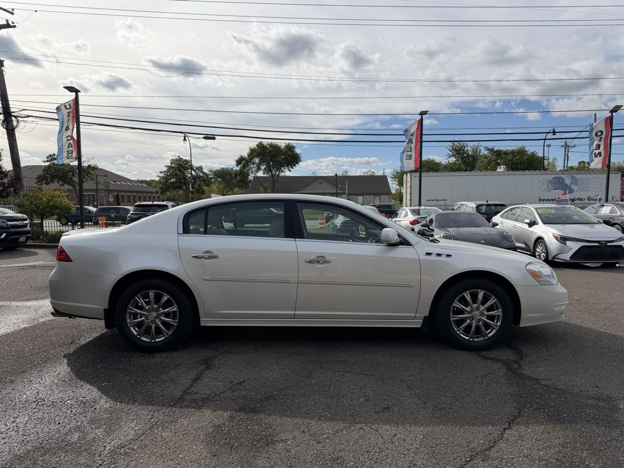 Buick Lucerne photo 5
