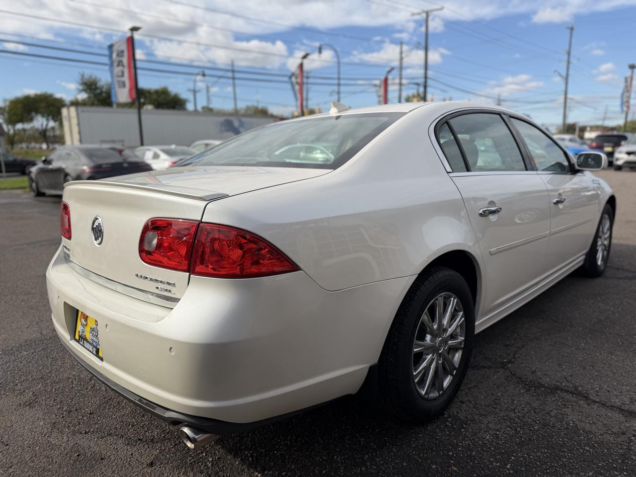 Buick Lucerne photo 6