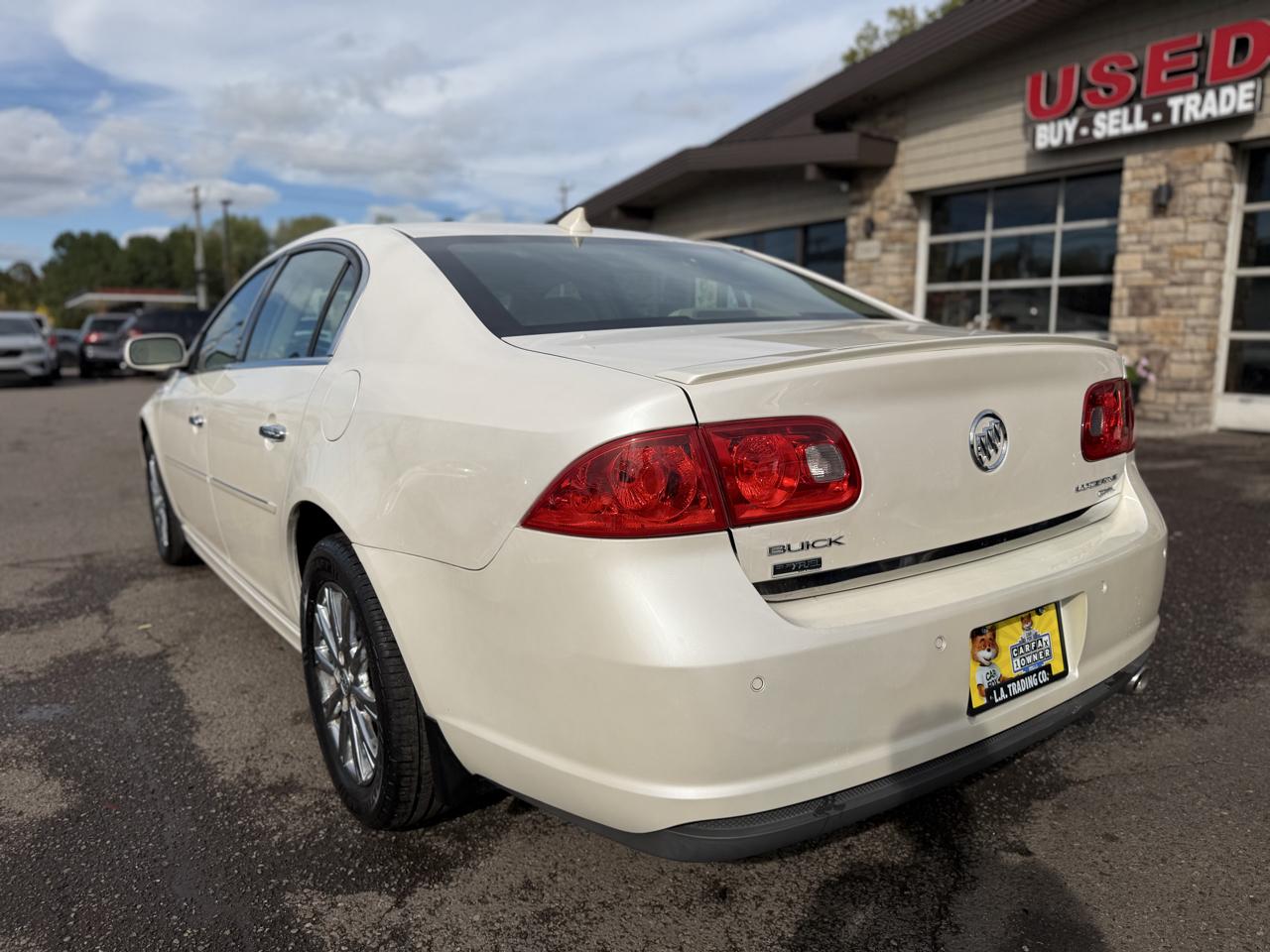 Buick Lucerne photo 8