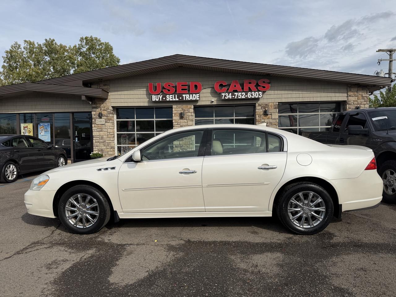 Buick Lucerne photo 9
