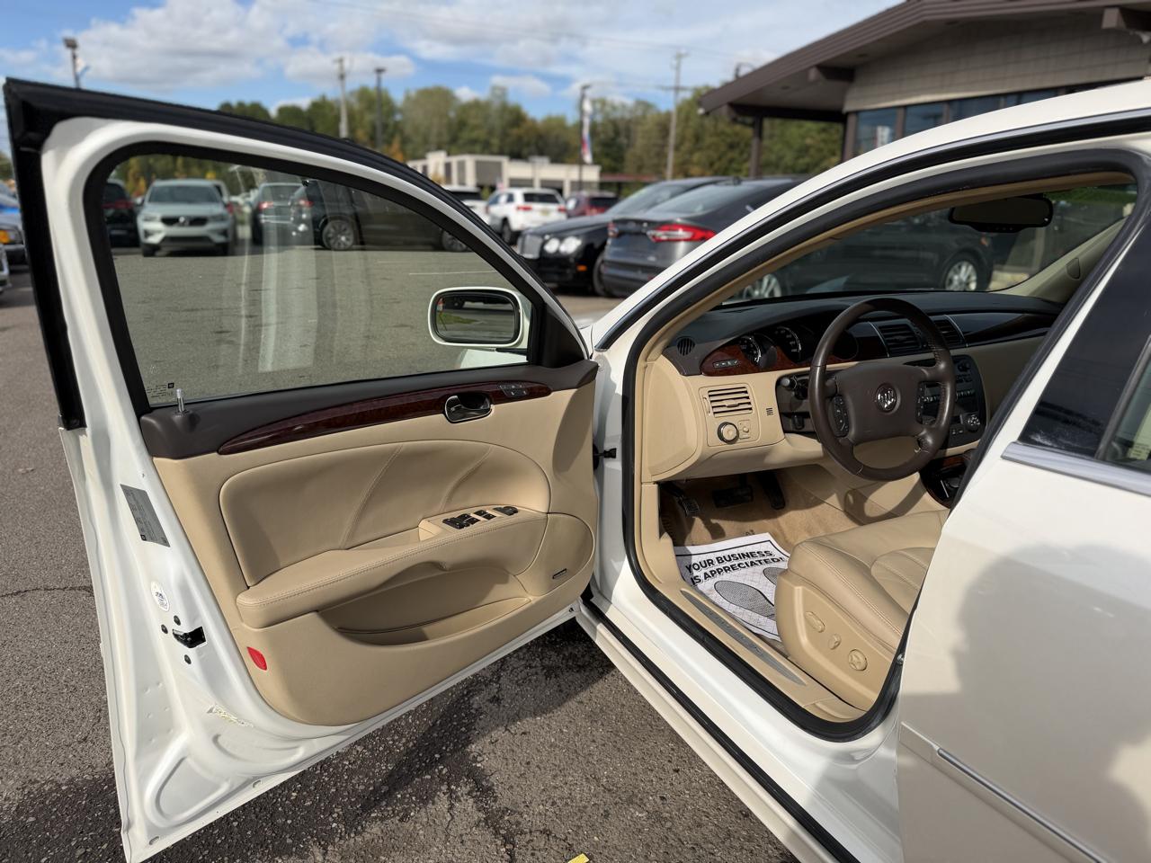 Buick Lucerne photo 10