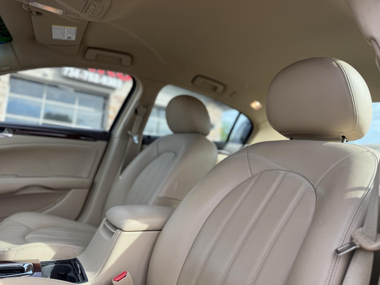 Buick Lucerne photo 11