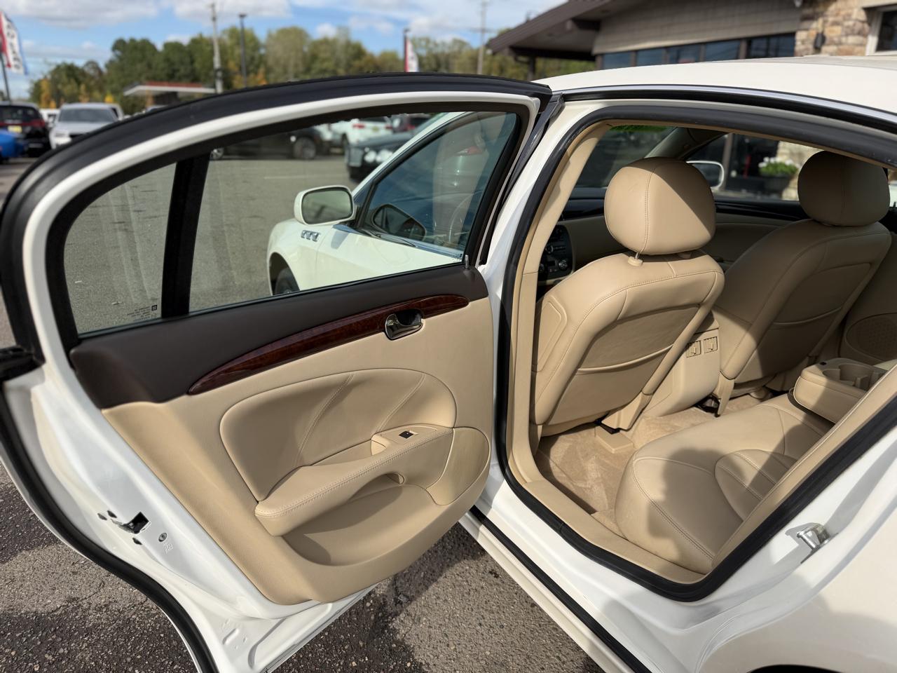 Buick Lucerne photo 16