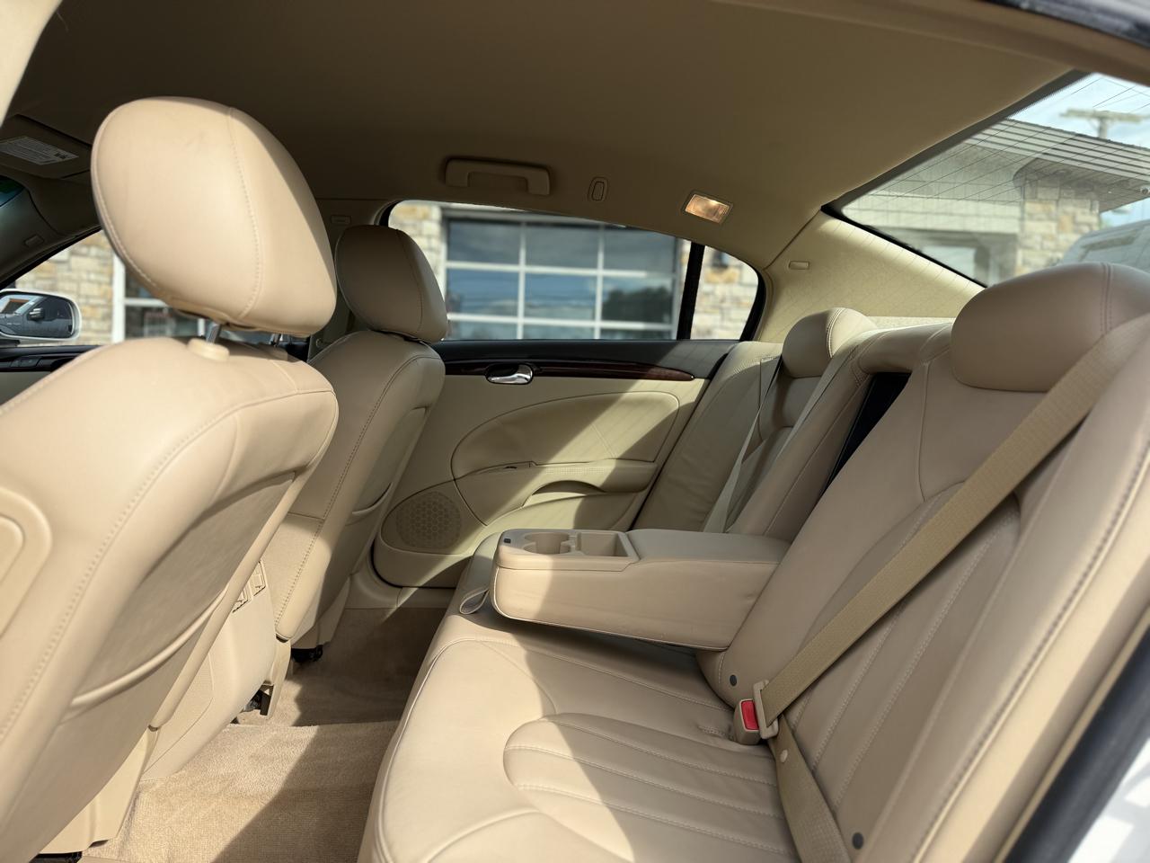 Buick Lucerne photo 17