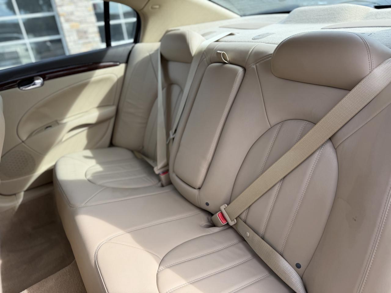 Buick Lucerne photo 18