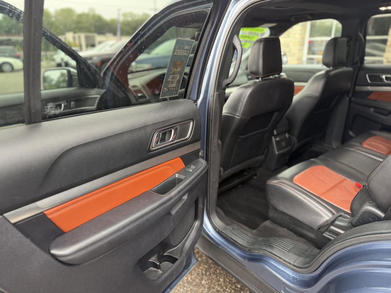 Ford Explorer photo 14